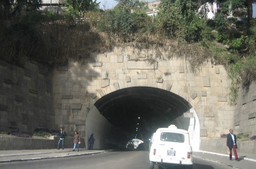 Revenir, vivre sous les tunnels