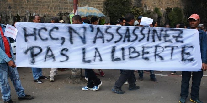 Manif des journalistes devant la Haute Cour Constitutionnelle