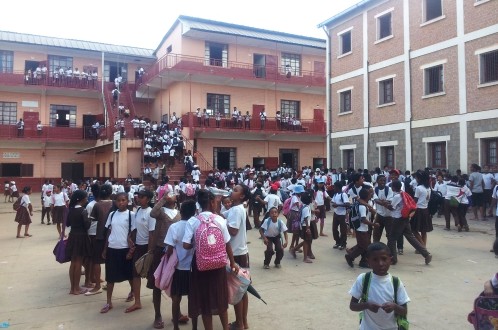 Les élèves Malgaches retournent à l’école